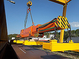 Project crane spreader beam at a stationary crane